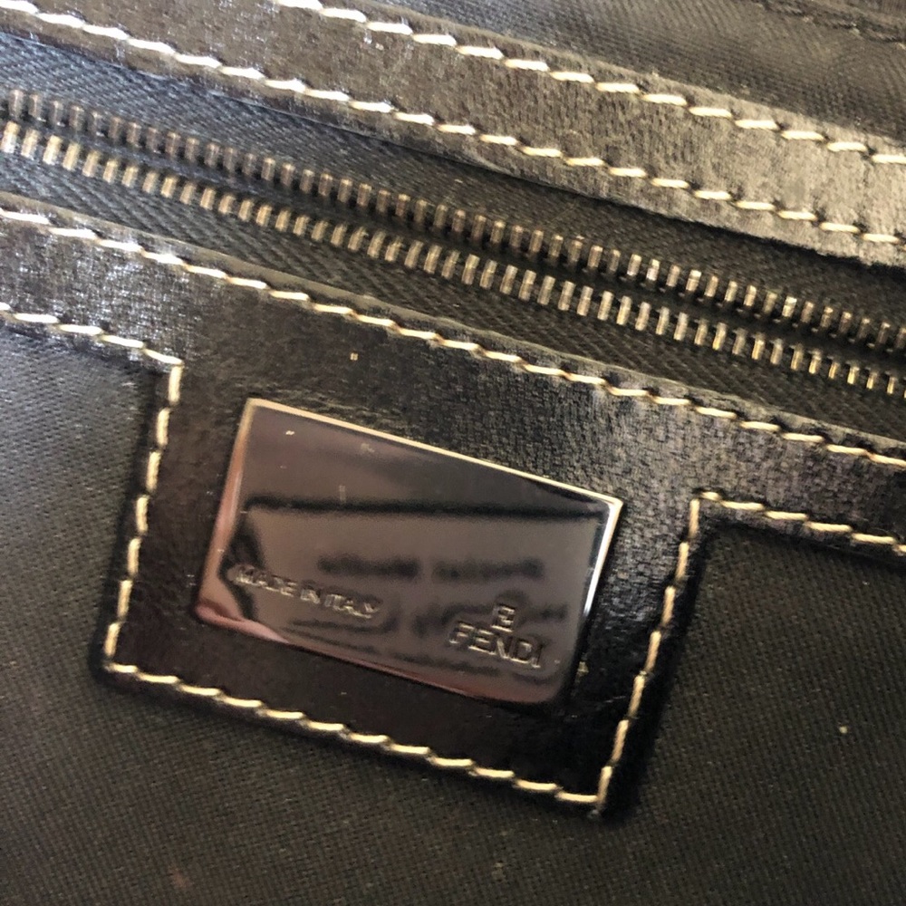 ⚡️AUTHENTIC 90s VTG FENDI ZUCCA BAGUETTE!⚡️ - Picture 5 of 6